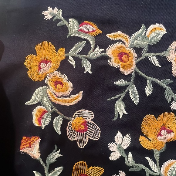 🌿Garden embroidered skirt from Francesca’s size small - Picture 4 of 5